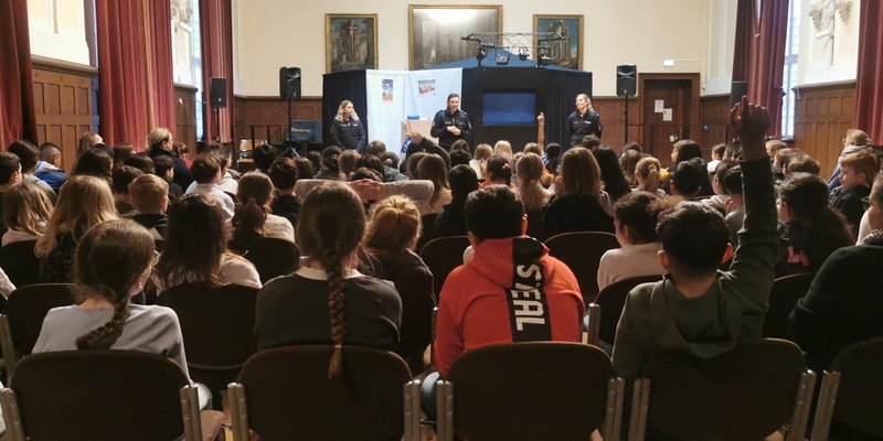 POL-CE: Mehr als nur Spaß: Puppenbühne der Polizeidirektion Lüneburg sensibilisiert wieder Dritt- und Viertklässler zum Thema Medien - Foto: presseportal.de