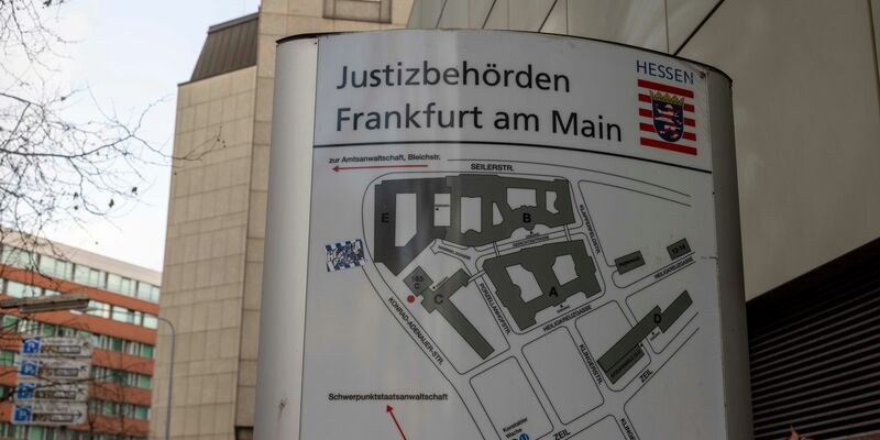 Wegen einer tödliche Auseinandersetzung nach einem Fußballturnier ist ein Jugendlicher zu einer Bewährungsstrafe von zwei Jahren verurteilt worden. - Foto: Helmut Fricke/dpa