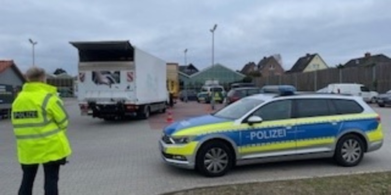 POL-HL: Ostholstein - Stockelsdorf / Oldenburg / Verkehrskontrollen - Handys am Ohr und E-Scooter ohne Versicherung - Foto: presseportal.de