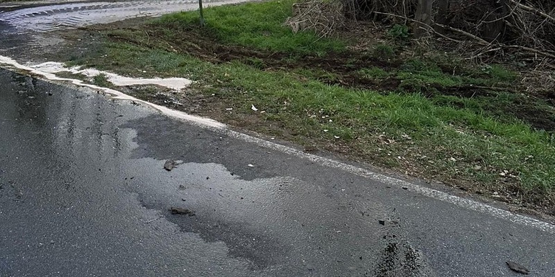 FW Xanten: Auslaufende Betriebsstoffe nach Verkehrsunfall - Foto: presseportal.de