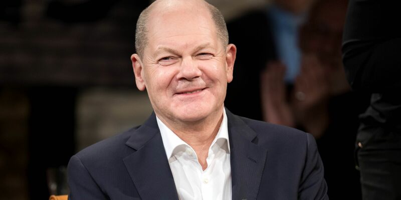 In der Talkshow «3nach9» lobt Bundeskanzler Olaf Scholz die Arbeit der Ampel-Koalition. - Foto: Sina Schuldt/dpa