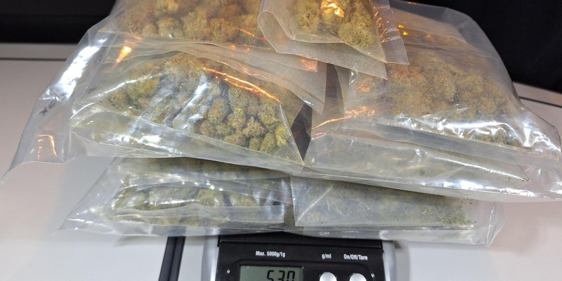 HZA-P: Knapp 530 Gramm Cannabis im Gepäck / Zoll leitet Strafverfahren ein und stellt Rauschmittel samt Mobiltelefon sicher - Foto: presseportal.de