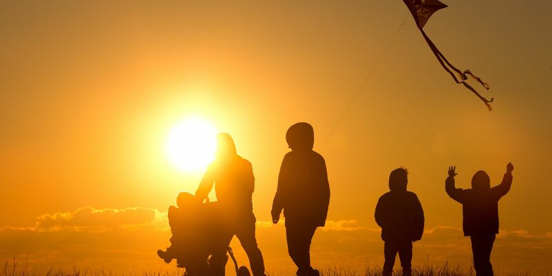 «Mehrkindfamilien müssen sich immer mehr für ihren Lebensentwurf rechtfertigen», kritisiert der Verband kinderreicher Familien Deutschland. - Foto: Christian Charisius/dpa