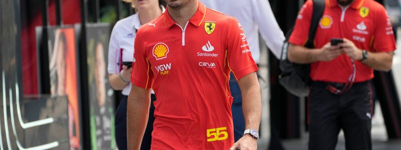Ferrari-Pilot Carlos Sainz hofft auf einen Einsatz beim Großen Preis von Australien. - Foto: Darko Bandic/AP/dpa