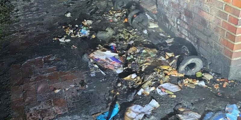 FW-WRN: Mülltonnenbrand an einem Gebäude in der Kettelerstraße - Foto: presseportal.de