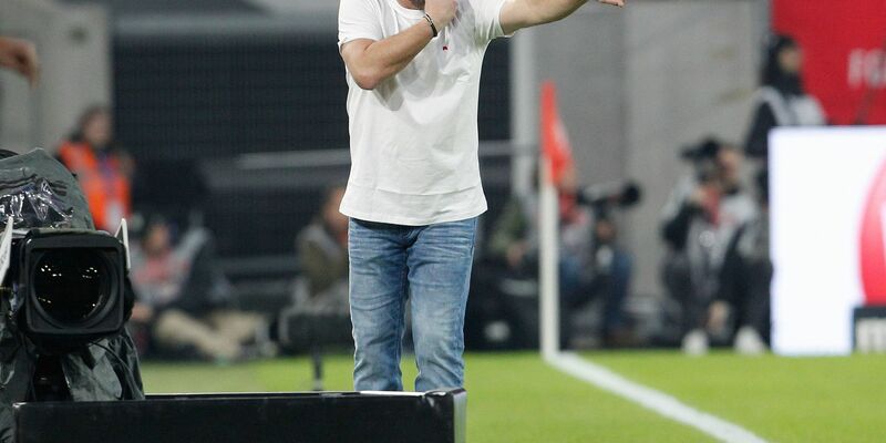 Von zu großem Druck, endlich aufsteigen zu müssen, will Steffen Baumgart nichts wissen. - Foto: Roland Weihrauch/dpa