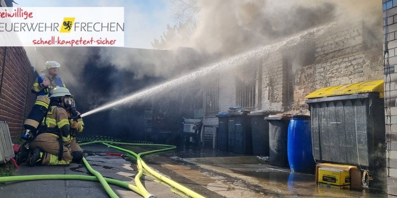 FW Frechen: Werkstattbrand in Frechen-Bachem - 12 Personen aus dem umliegenden Gebäude evakuiert - Foto: presseportal.de