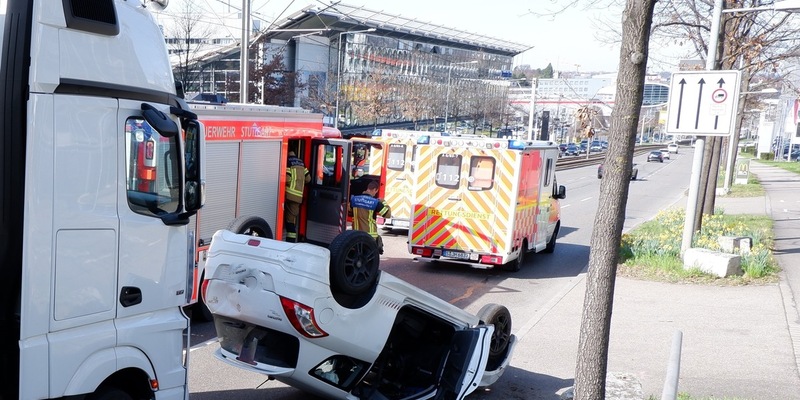 FW Stuttgart: Zwei Verkehrsunfälle mit glimpflichem Ausgang - Foto: presseportal.de