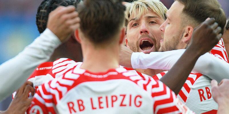 Kevin Kampl (mitte) mit anderen RB-Leipzig-Spielern am 09.03.2024 - Foto: über dts Nachrichtenagentur