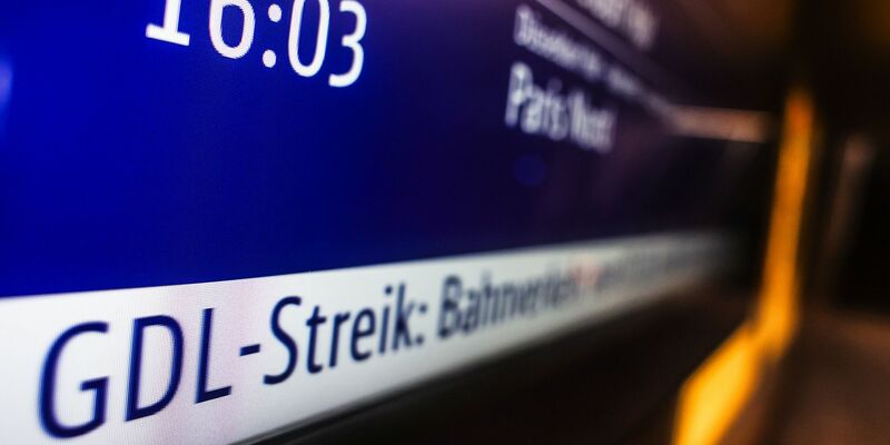 Beim inzwischen fünften Arbeitskampf im laufenden Tarifkonflikt hatte die GDL am vergangenen Donnerstag und Freitag im Personenverkehr 35 Stunden gestreikt. - Foto: Oliver Berg/dpa