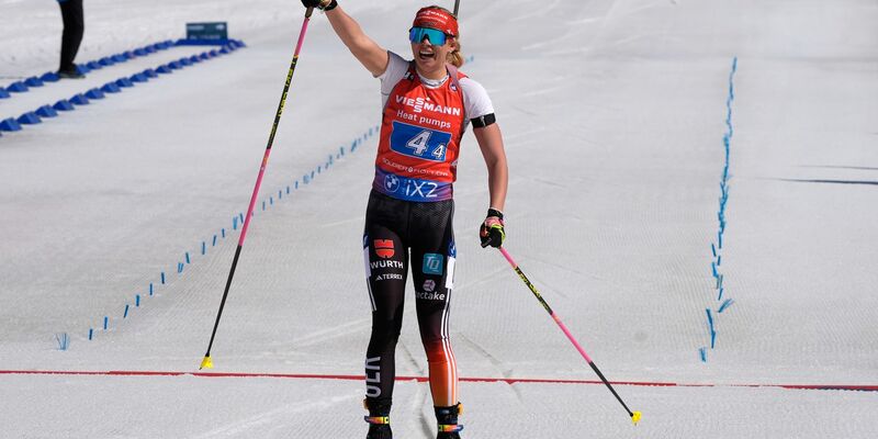 Mit einem Rückstand von 2:45 Minuten startet Julia Kink in die Verfolgung. - Foto: Rick Bowmer/AP/dpa