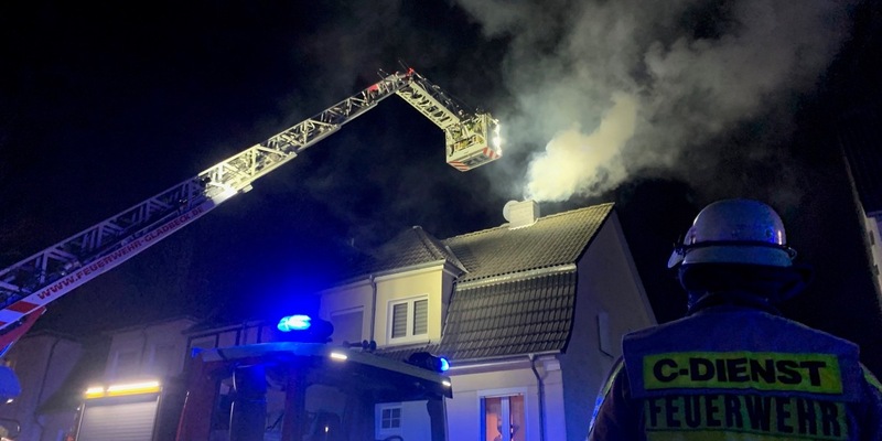 FW-GLA: Kaminbrand im Gladbecker Süden - Foto: presseportal.de