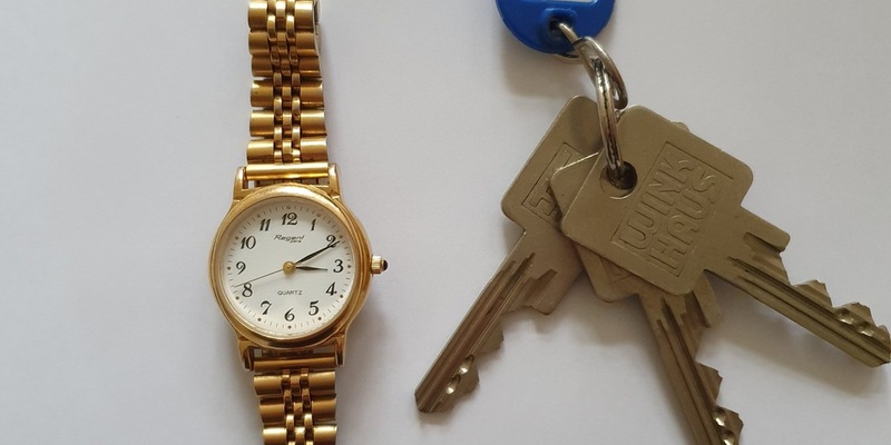 POL-HOL: Polizei sucht Eigentümer von Damenuhr und Schlüsselbund - Foto: presseportal.de