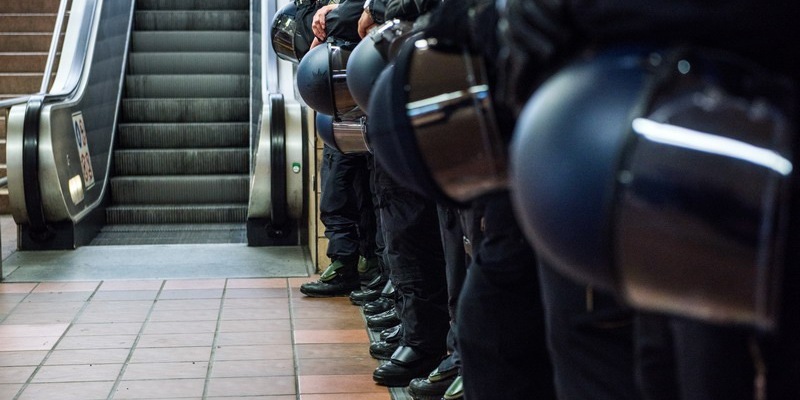 Bundespolizeidirektion München: Massenschlägerei nach Fußballspiel/ Bundespolizei ermittelt gegen Fans - Foto: presseportal.de