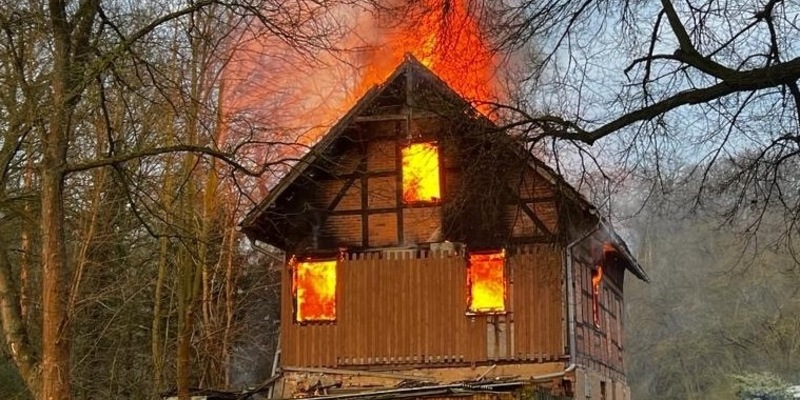 LPI-NDH: Wohnhaus in Brand - Foto: presseportal.de