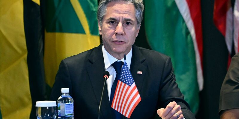 US-Außenminister Antony Blinken beriet in Jamaikas Hauptstadt Kingston mit Regierungschefs der Karibik über die Situation in Haiti. - Foto: Andrew Caballero-Reynolds/AFP Pool via AP/dpa