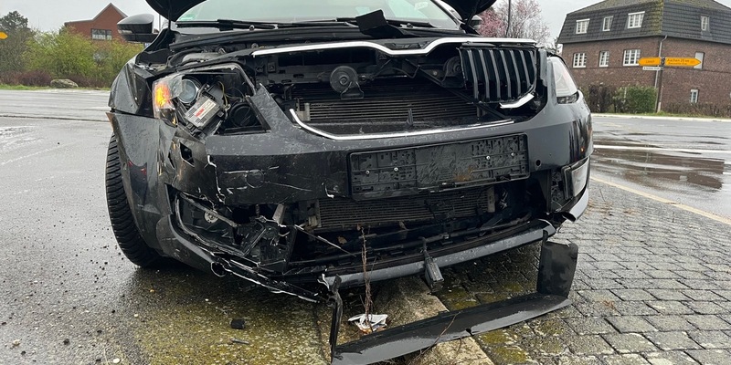 POL-DN: Zwei Verletzte und 12000 Euro Sachschaden nach Unfall in Linnich - Foto: presseportal.de