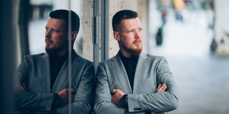 Tobias Schott von Racoon Media: Wie ein Krisenmanager Unternehmen auf den richtigen Weg bringt - Foto: presseportal.de