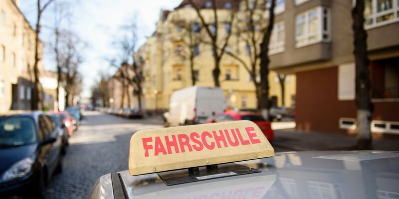 Der TÜV-Verband hat neue Zahlen zur Führerscheinprüfung in Deutschland vorgelegt. - Foto: Gregor Fischer/dpa