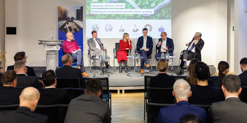 Parlamentarischer Abend des EAC: Diskussion über klimaneutralen Straßenverkehr in der EU - Foto: presseportal.de