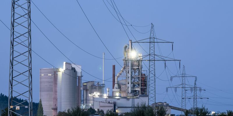 Wirtschaftsverbände beklagen seit langem im internationalen Vergleich hohe Strompreise (Archivbild). - Foto: Silas Stein/dpa