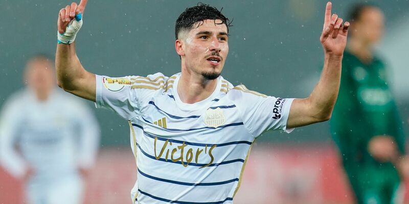 Amine Naïfi von Saarbrücken bejubelt seinen Ausgleichstreffer zum 1:1. - Foto: Uwe Anspach/dpa