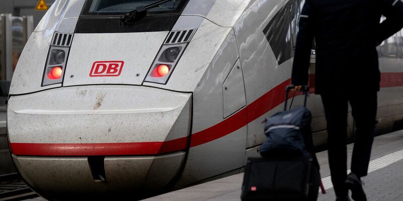 Bis zum Betriebsbeginn soll das volle Fahrplanangebot wieder weitgehend hergestellt sein. - Foto: Sven Hoppe/dpa