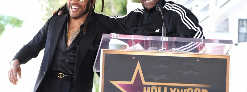Hollywood-Star Denzel Washington (r) schwärmte von seiner langen, engen Freundschaft zu Lenny Kravitz. - Foto: Jordan Strauss/Invision/AP/dpa