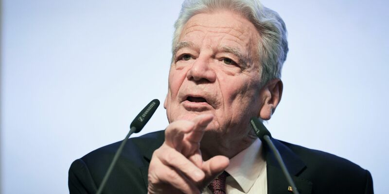 «Denn wir, die Bürger, sind es doch, die die Freiheit entweder verspielen oder verteidigen und bewahren», sagt Joachim Gauck. - Foto: Christian Charisius/dpa