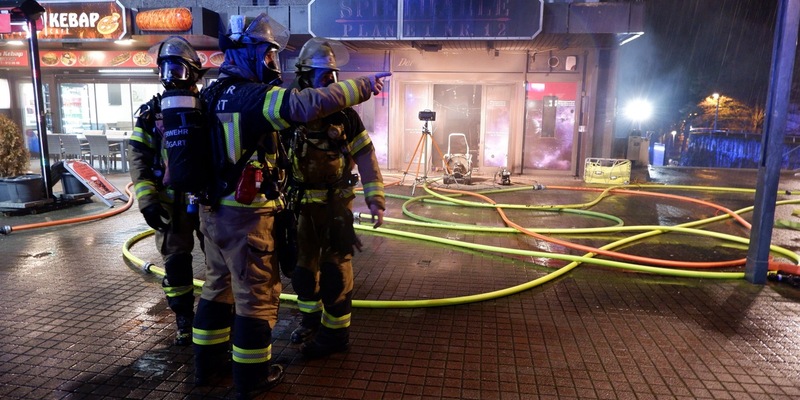 FW Stuttgart: Nächtlicher Brand in Spielhalle - Foto: presseportal.de