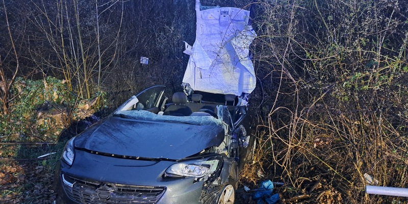 FW Düren: Verkehrsunfall mit eingeklemmter Person - Foto: presseportal.de