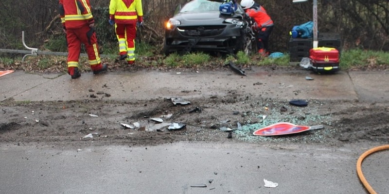 POL-DN: Fahrzeug verliert Bodenhaftung - Foto: presseportal.de