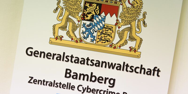 Die Zentralstelle Cybercrime Bayern beschäftigt sich derzeit mit einem Fall von Fake-Shops im Internet. - Foto: Nicolas Armer/dpa