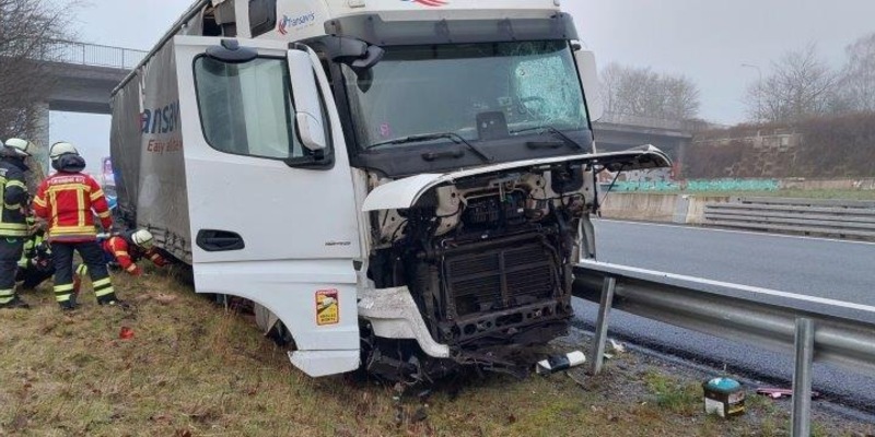 POL-KI: 240101.1 Kiel: Unfall auf der A 215 in Höhe des Autobahnkreuzes Kiel-West - Foto: presseportal.de