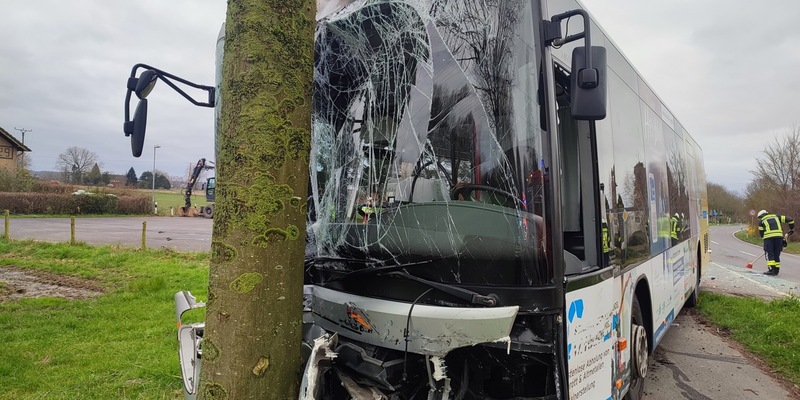 FW-KLE: Verkehrsunfall mit Linienbus - Foto: presseportal.de