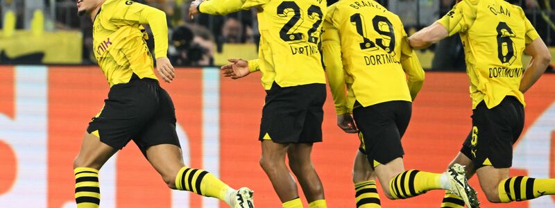 Jadon Sancho (l) erzielte früh das 1:0 für Borussia Dortmund. - Foto: Federico Gambarini/dpa