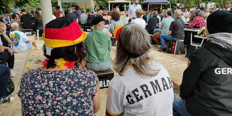 Public Viewing im Berliner Biergarten BRLO (Archiv) - Foto: über dts Nachrichtenagentur