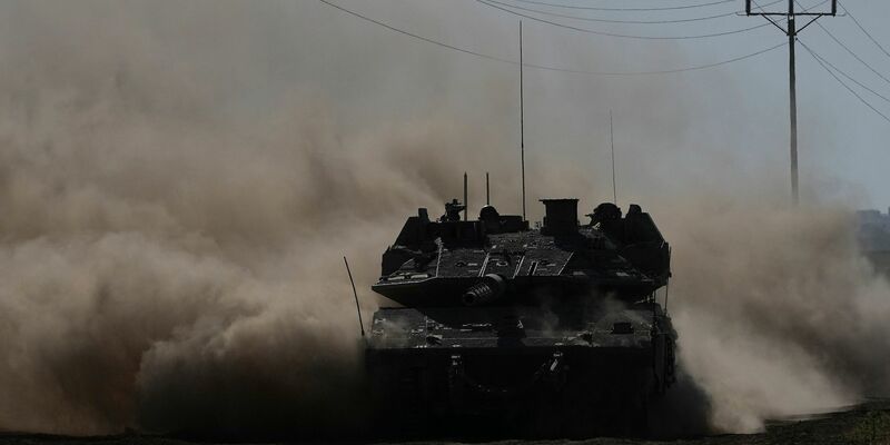 Israels Verteidigungsminister hat einen baldigen Beginn der geplanten Militäroffensive in Rafah angekündigt. - Foto: Tsafrir Abayov/AP/dpa