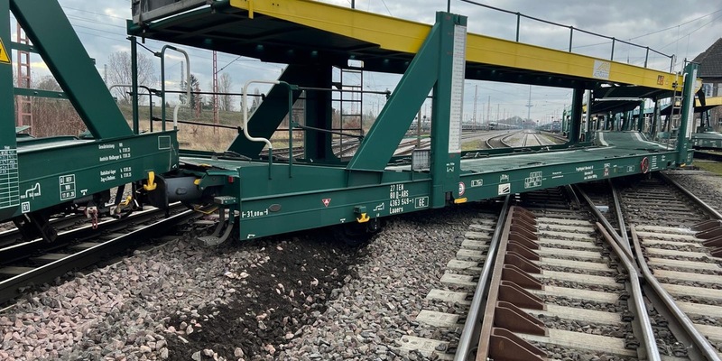 BPOL-HB: Leerer Autotransportzug entgleist - Foto: presseportal.de