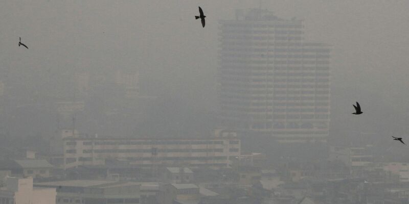 Die weltberühmte Tempelstadt Chiang Mai rangierte in der Statistik der Städte mit der stärksten Luftverschmutzung der Welt wieder an oberster Stelle. - Foto: Wichai Taprieu/AP/dpa