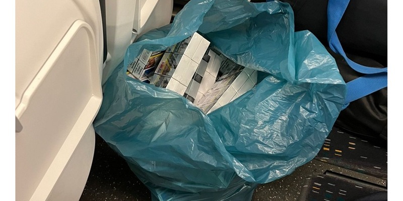 HZA-P: Zoll im Einsatz gegen illegalen Zigarettenhandel / Schmuggelzigaretten im Zug und Kleintransporter sichergestellt - Foto: presseportal.de