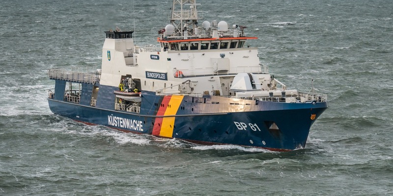 BPOL-CUX: Bundespolizei See eskortiert FSRU-Terminal Energos Force durch die Nordsee +++ Vorgang verläuft ohne Zwischenfälle +++ - Foto: presseportal.de
