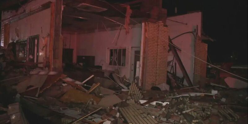 Auf dem Standbild aus einem vom Fernsehsender WSYX zur Verfügung gestellten Videos sind die Schäden eines Unwetters in Lakeview im US-Bundesstaat Ohio zu sehen. - Foto: Uncredited/WSYX via AP/dpa