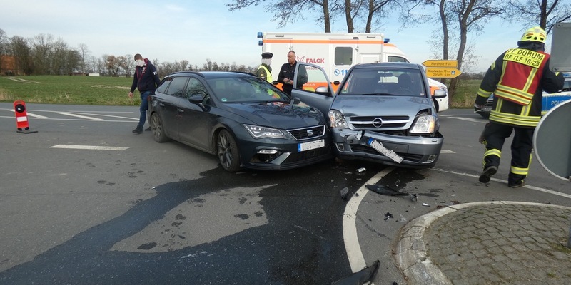 POL-CUX: Verkehrsunfall mit einer schwer und einer leicht verletzten Person in Dorum (Lichtbild in der Anlage) - Foto: presseportal.de