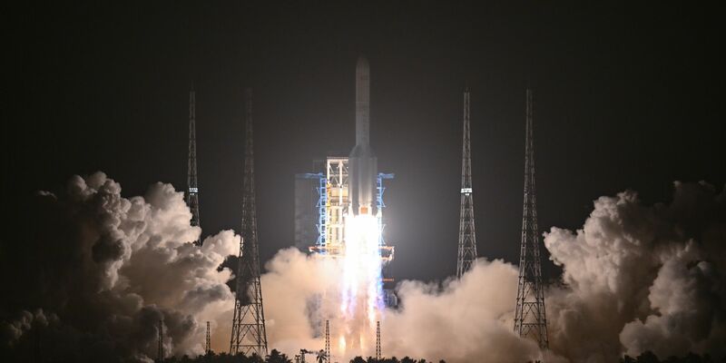 Eine Trägerrakete von Typ Langer-Marsch-5-Y7 startet vom Weltraumbahnhof Wenchang Spacecraft Launch Site in der südchinesischen Provinz Hainan. - Foto: Guo Cheng/XinHua/dpa