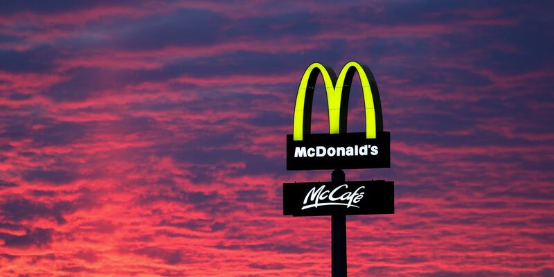 Bei McDonalds gab es weltweit Probleme. - Foto: Jan Woitas/dpa-Zentralbild/dpa