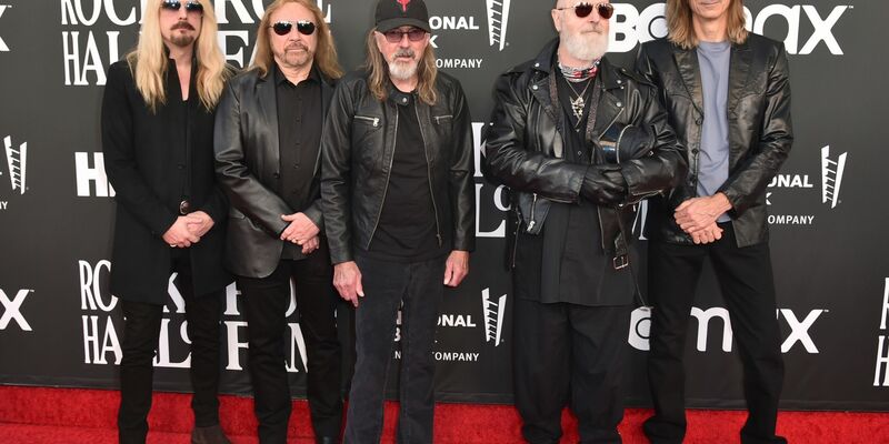 Hat die Spitze der deutschen Album-Charts erobert: die Metal-Band Judas Priest. - Foto: Richard Shotwell/AP/dpa