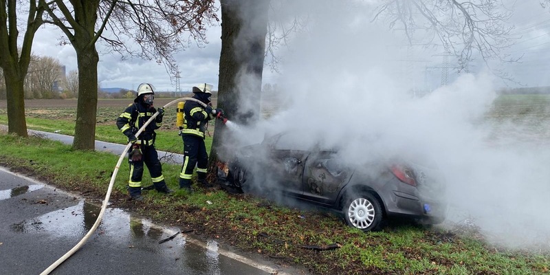 FW Bergheim: Ein Toter bei Unfall auf Landstraße in Bergheim - Foto: presseportal.de