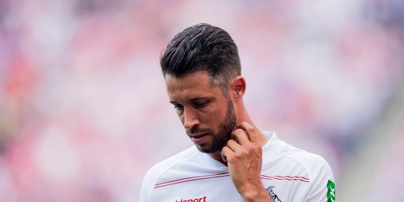 Wann Mark Uth wieder auf dem Platz stehen kann, ist offen. - Foto: Rolf Vennenbernd/dpa