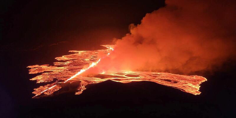 Die aufgebrochene Erdspalte ist Experten zufolge rund 3,5 Kilometer lang. - Foto: Uncredited/Almannavarnir, Iceland Civil Defense/AP/dpa